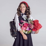 Цветы в серой коробке для учителя
