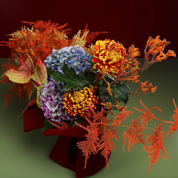 Bouquet with chrysanthemum and asparagus