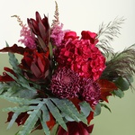 Bouquet in crimson shades