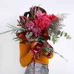 Bouquet in crimson shades