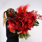 Bouquet in red shades
