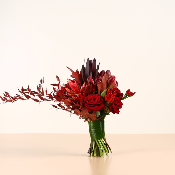 Bouquet in red tones