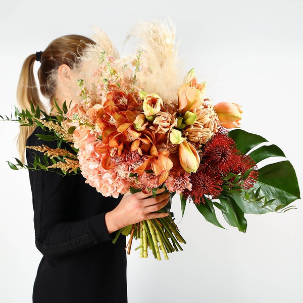 Peach bouquet with leucaspermum