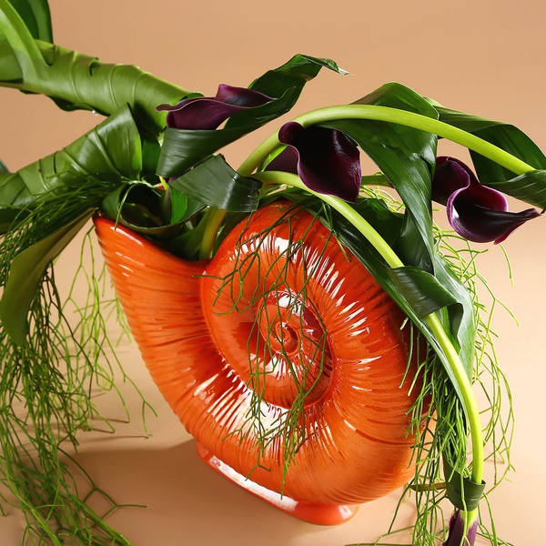 Calla lilies in a vase "Lunar spiral"