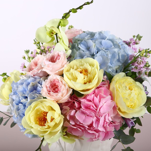 Bouquet with hydrangeas and yellow peonies in a vase