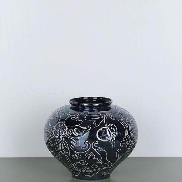 HORSHCHYK SMALL vase, black with mother-of-pearl