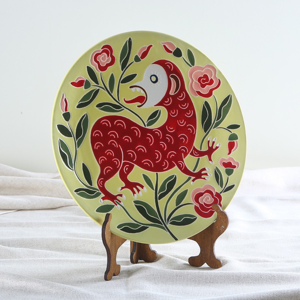 Plate "A fashionista monkey walks among the roses"
