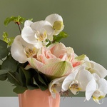 Floral composition in a pots