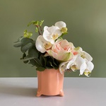 Floral composition in a pots