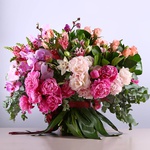 Bouquet Giant with peonies and phalaenopsis
