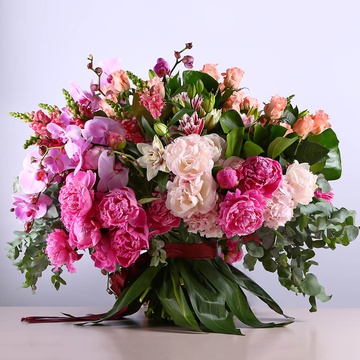 Bouquet Giant with peonies and phalaenopsis