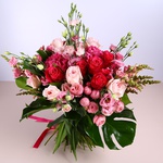 Bouquet in pink and raspberry tones
