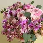 Bouquet with garden roses and phalaenopsis
