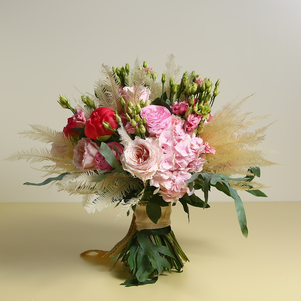 Bouquet with hydrangea and eustoma