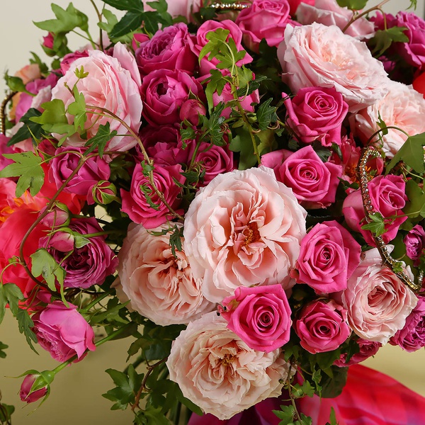 Bouquet of mix roses with ivy