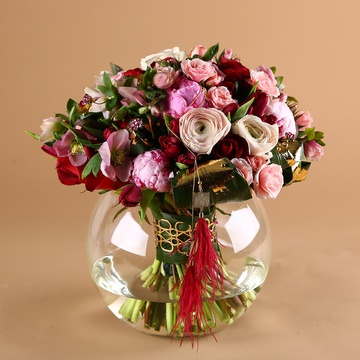 Bright bouquet of roses and tulips