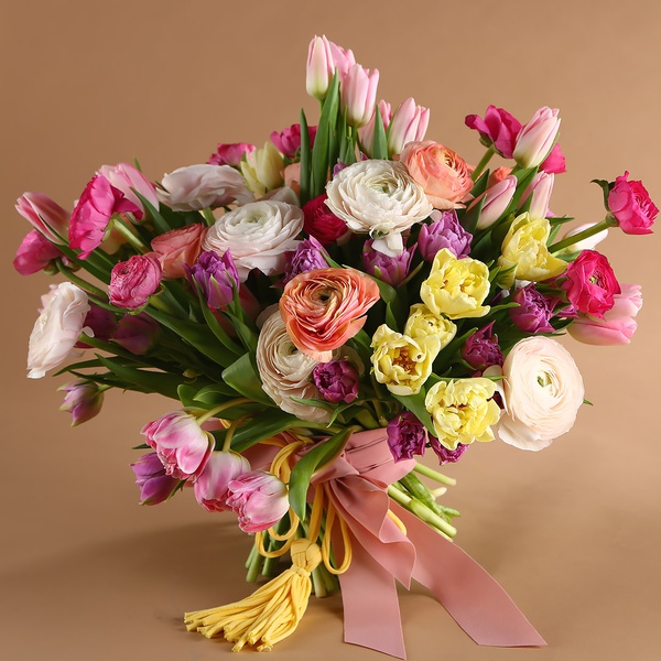 Bouquet of ranunculus and tulips