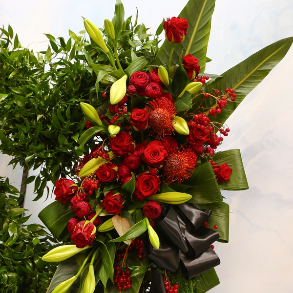 The memorial arrangement “Eternal Love”