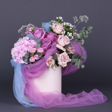 Flower composition Aphrodite in a pink box