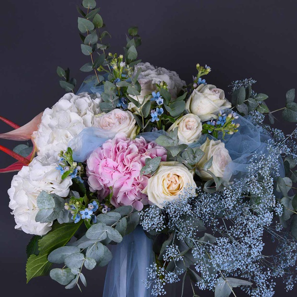 Flower bouquet Aphrodite light blue