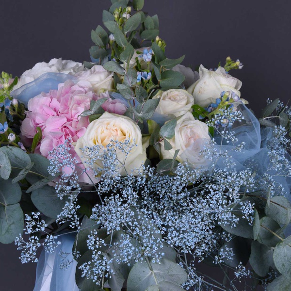 Flower bouquet Aphrodite light blue