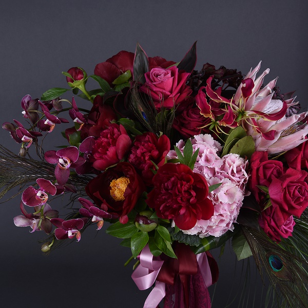 Graceful large bouquet of Hera