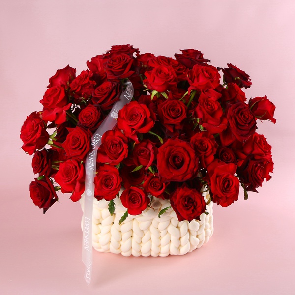 The “Marshmallow in White” arrangement