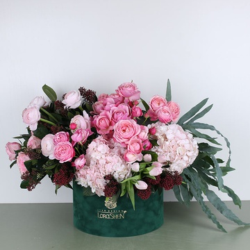 Composition in a hat box "Flower Romance" L