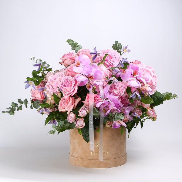 The “Pink Cloud” arrangement in a hat box
