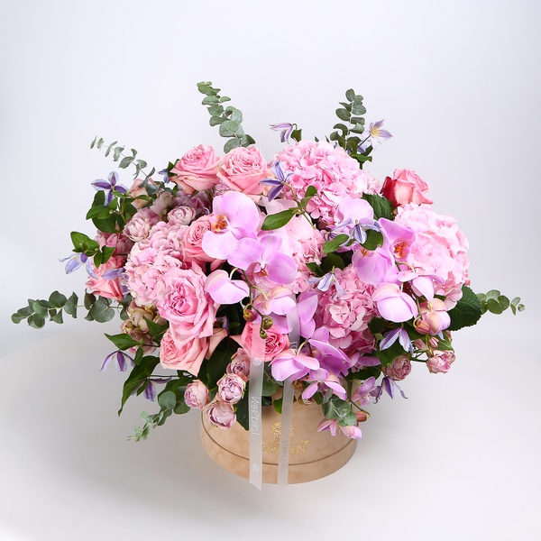 The “Pink Cloud” arrangement in a hat box