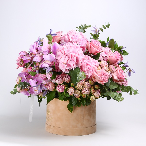 The “Pink Cloud” arrangement in a hat box