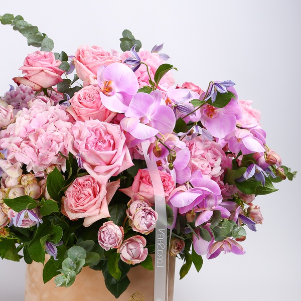 The “Pink Cloud” arrangement in a hat box