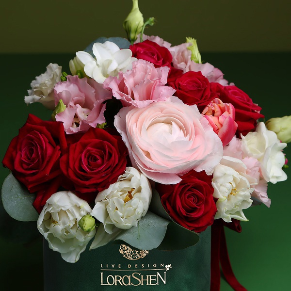 Delicate flowers in a velvet hat box