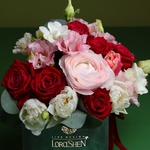 Delicate flowers in a velvet hat box