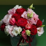 Delicate flowers in a velvet hat box