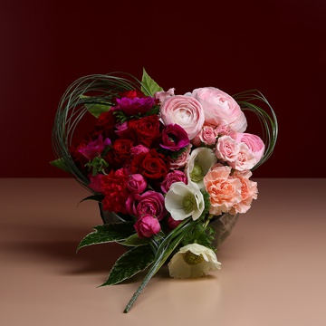 Floral heart-shaped composition, Size M