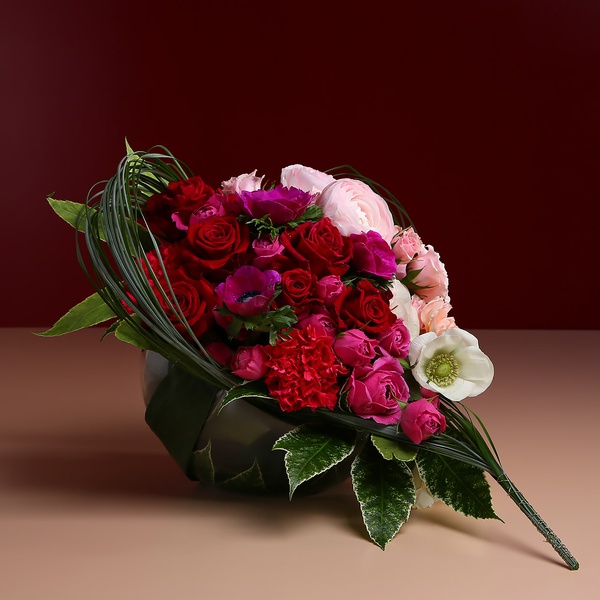 Floral heart-shaped composition, Size M
