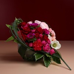 Floral heart-shaped composition, Size M