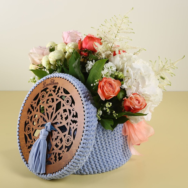 Floral composition "Marrakech" with garden roses