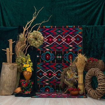 Immerse yourself in the atmosphere of sophisticated Ukrainian style with our premium ethnic photo zone.