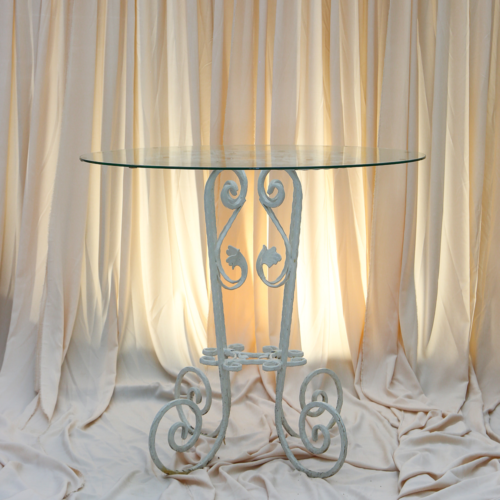 "White Wrought Iron Table" - rental of a decorative table for events