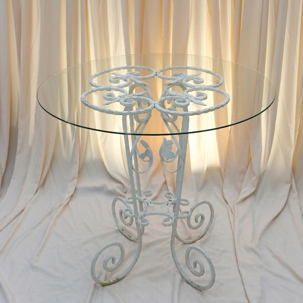 "White Wrought Iron Table" - rental of a decorative table for events