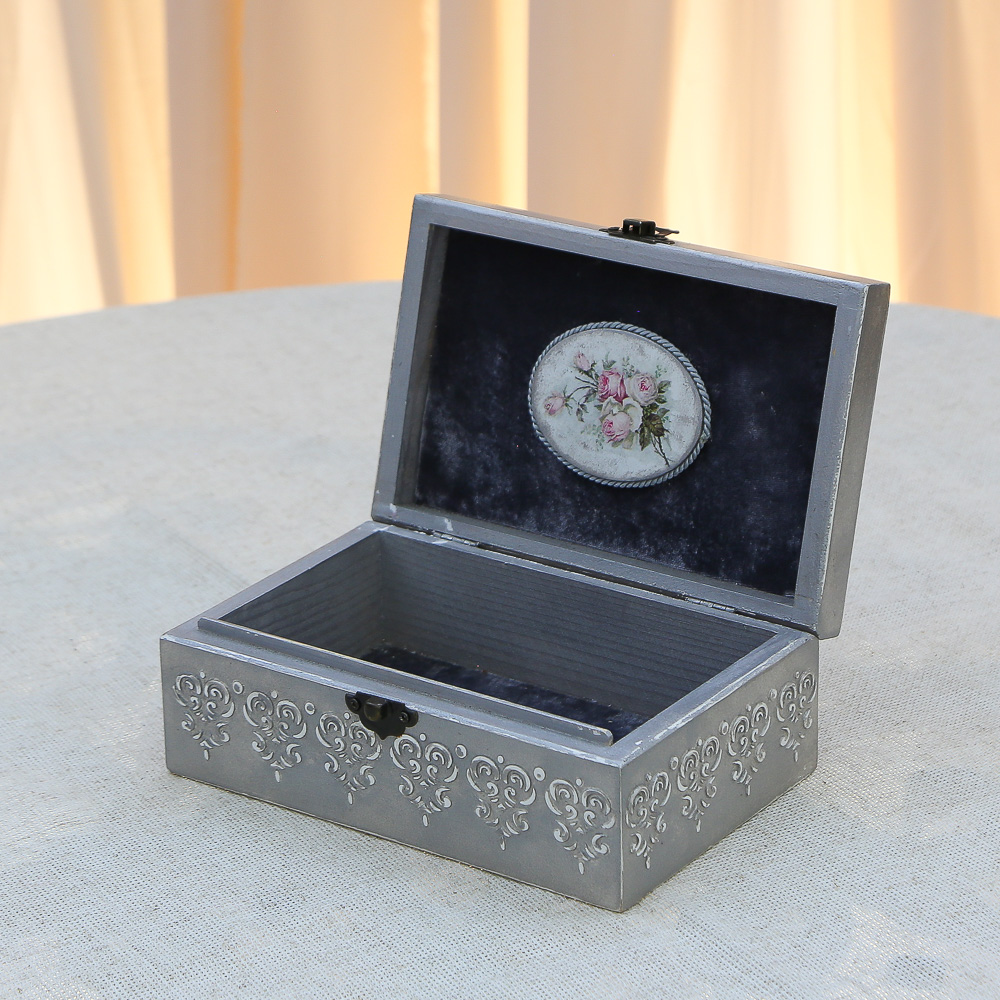"Provence" box with roses
