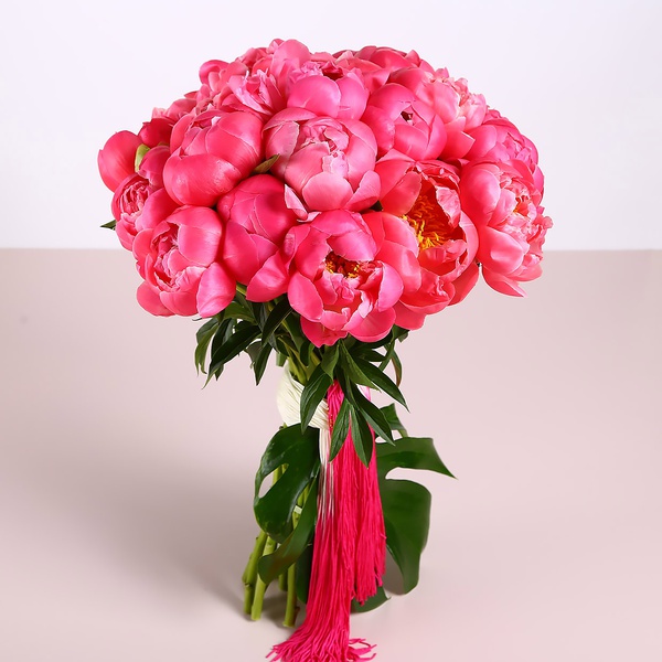 Bouquet of 35 coral-pink peonies