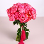 Bouquet of 35 coral-pink peonies