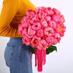 Bouquet of 35 coral-pink peonies