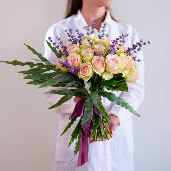 Bouquet of roses and lavender