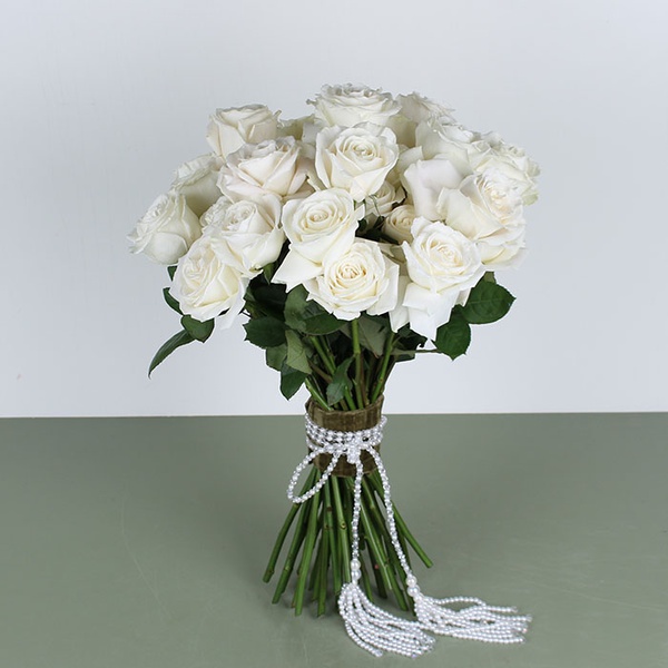 Bouquet of 35 varietal white rose