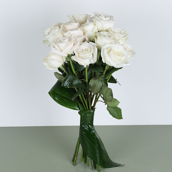 Bouquet of 15 varietal white rose