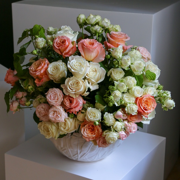 The "Whisper of Roses" interior arrangement